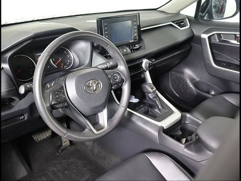 Used 2021 Toyota RAV4 XLE Premium FWD image 6