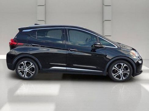Used 2020 Chevrolet Bolt Premier w/ Infotainment Package FWD image 6