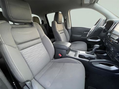 Used 2022 Nissan Frontier SV w/ Technology Package image 21