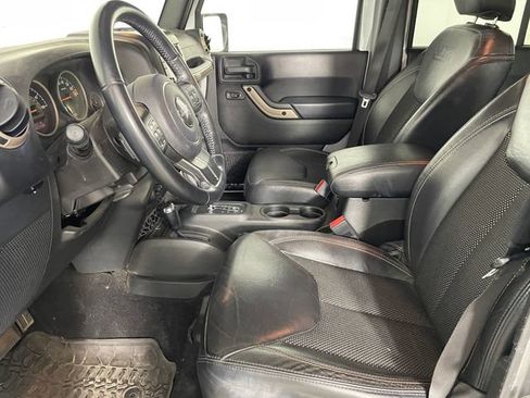 Used 2017 Jeep Wrangler Unlimited Sahara AWD/4WD image 2
