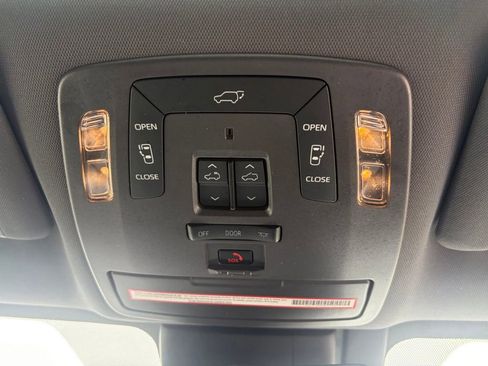 Used 2022 Toyota Sienna Platinum AWD/4WD image 29