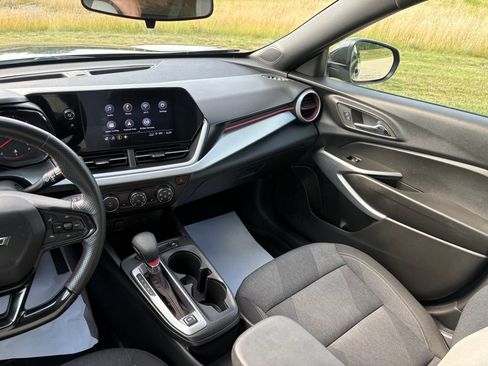 Used 2024 Chevrolet Trax RS w/ Driver Confidence Package FWD image 40