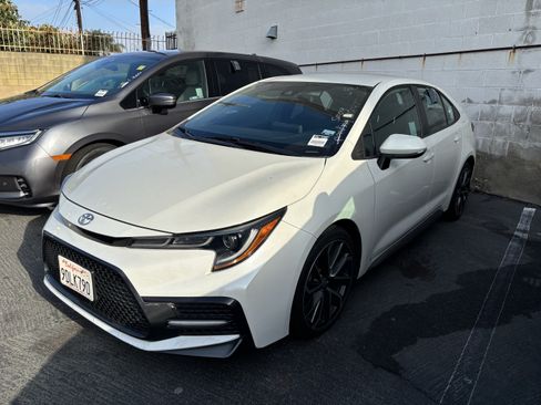 Used 2020 Toyota Corolla SE FWD image 2