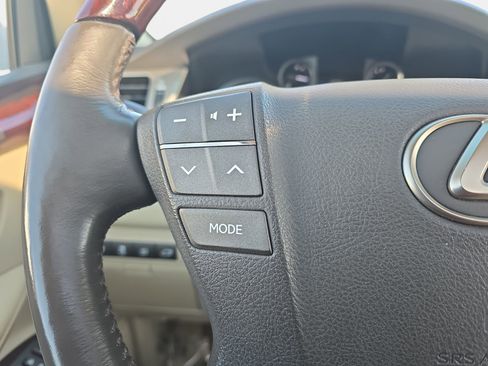 Used 2015 Lexus LX 570 4WD w/ Luxury Package image 17