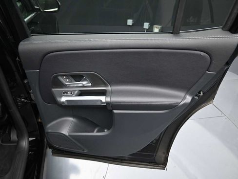 Used 2022 Mercedes-Benz GLB 250 image 19