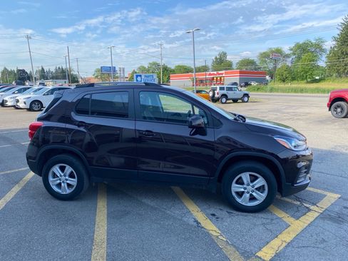 Used 2021 Chevrolet Trax LT w/ LT Convenience Package AWD/4WD image 7