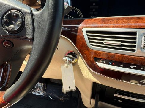 Used 2009 Mercedes-Benz S 550 4dr Sdn 5.5L V8 4MATIC image 16