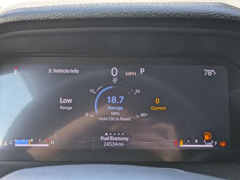 Used 2024 Jeep Grand Cherokee Limited w/ Luxury Tech Group II AWD/4WD image 15