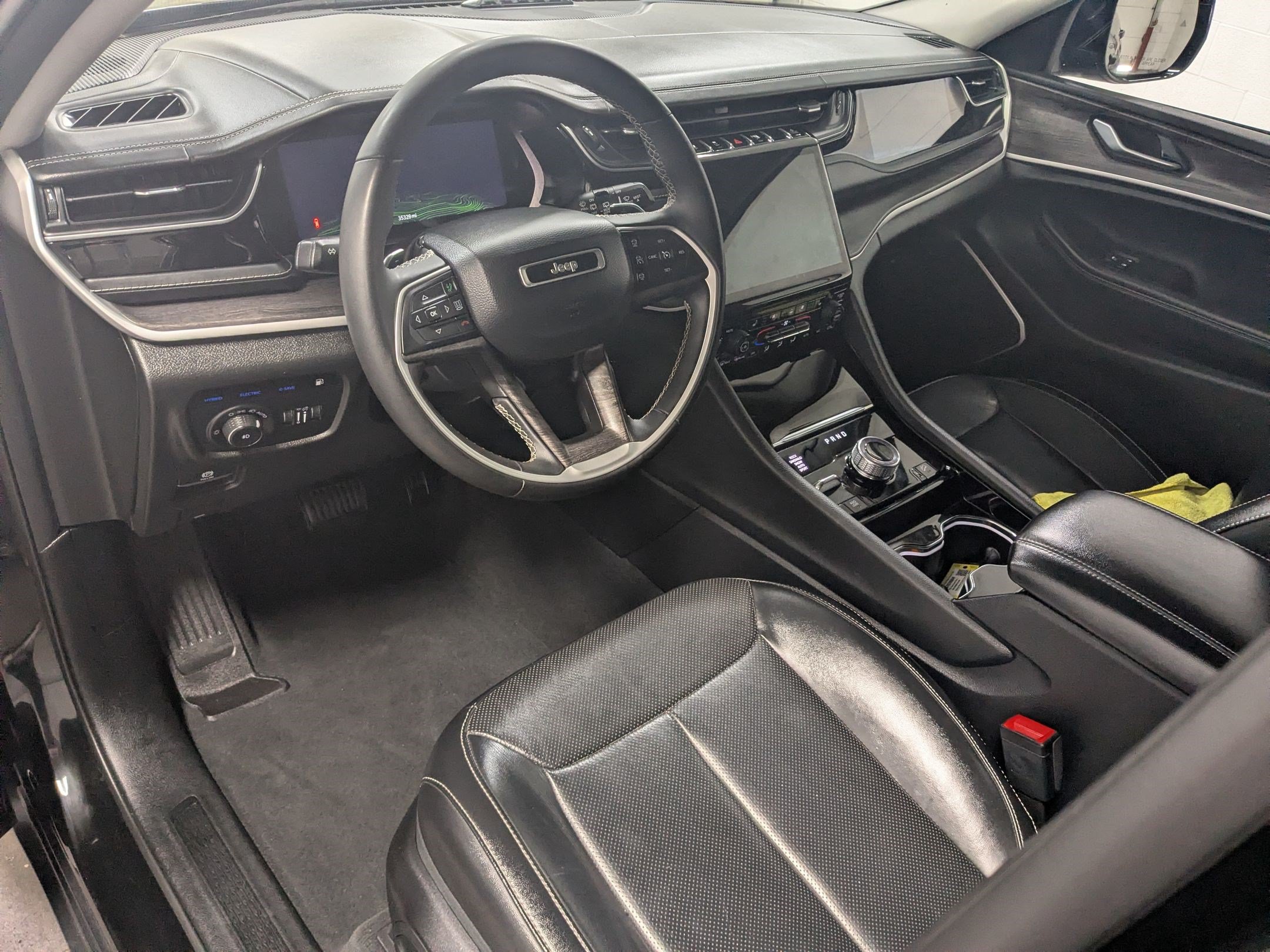 Used 2022 Jeep Grand Cherokee Limited 4xe w/ Luxury Tech Group II AWD/4WD image 11