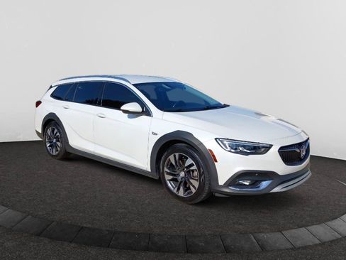 Used 2018 Buick Regal Essence w/ Driver Confidence Package #1 AWD/4WD image 1