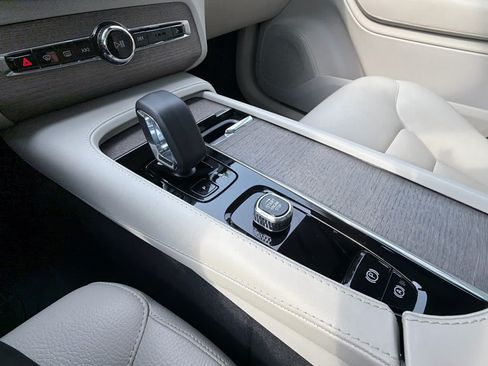 Used 2023 Volvo XC90 B6 Plus w/ Protection Package Premier AWD/4WD image 27