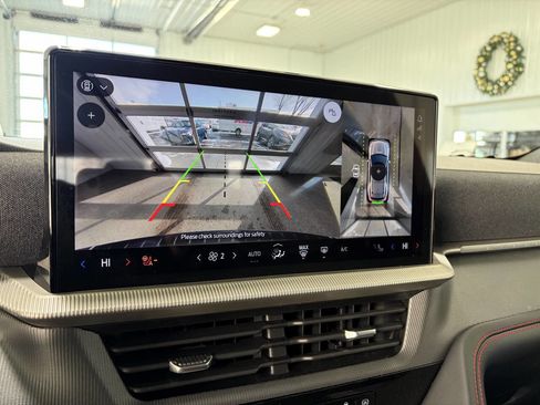 Used 2025 Ford Explorer ST-Line w/ ST-Line Street Pack image 15