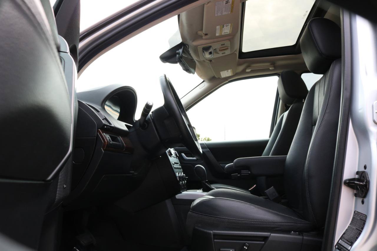 Used 2014 Land Rover LR2 AWD/4WD image 16