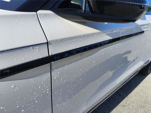 New 2026 Lincoln Nautilus Reserve AWD/4WD image 10