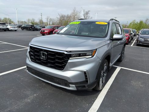Used 2025 Honda Pilot Elite image 2