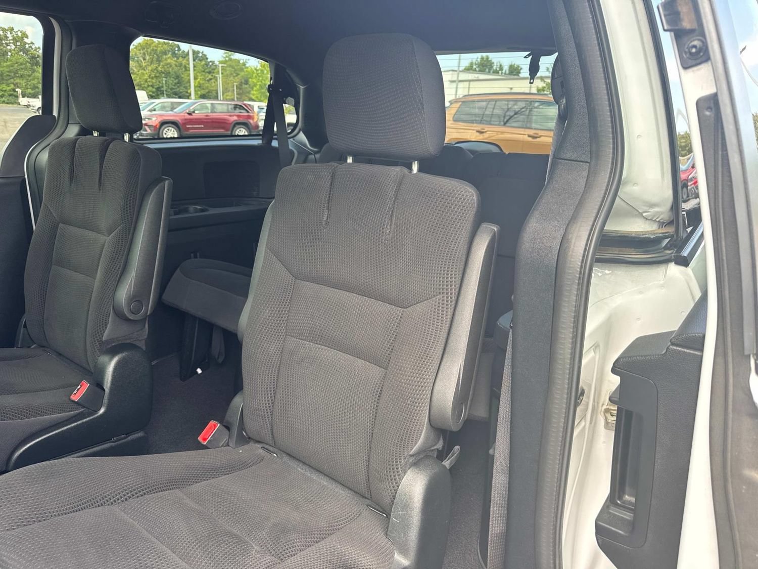 Used 2017 Dodge Grand Caravan SE FWD image 22