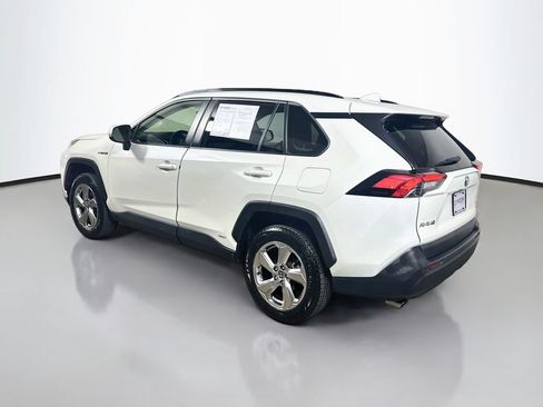 Certified 2021 Toyota RAV4 XLE Premium AWD/4WD image 5