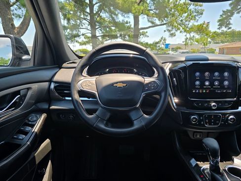 Certified 2023 Chevrolet Traverse LT FWD image 13