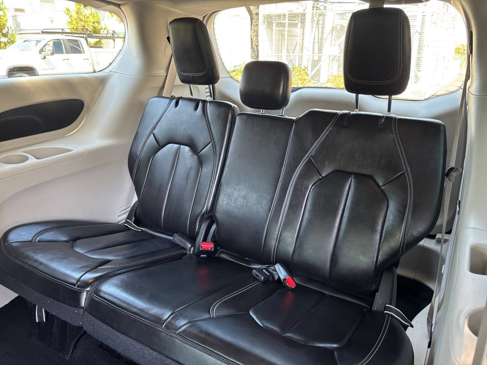 Used 2023 Chrysler Pacifica Touring-L FWD image 30
