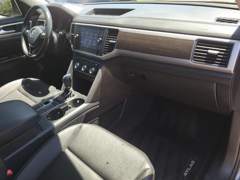 Used 2019 Volkswagen Atlas SE w/ Panoramic Sunroof Package FWD image 12