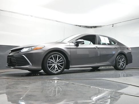 Used 2023 Toyota Camry XLE image 31