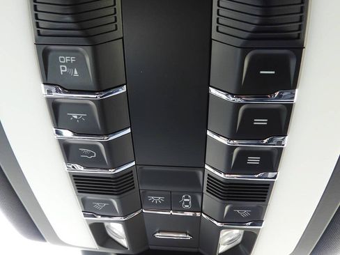 Used 2018 Porsche Macan GTS AWD/4WD image 45