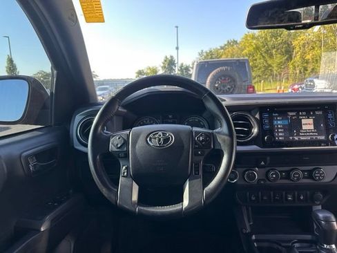 Used 2019 Toyota Tacoma TRD Off-Road w/ Technology Package AWD/4WD image 22