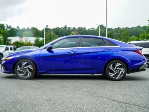 Certified 2025 Hyundai Elantra SEL FWD image 9