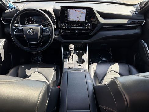 Used 2021 Toyota Highlander XSE FWD image 20