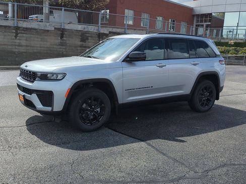 New 2026 Jeep Grand Cherokee Altitude AWD/4WD image 3