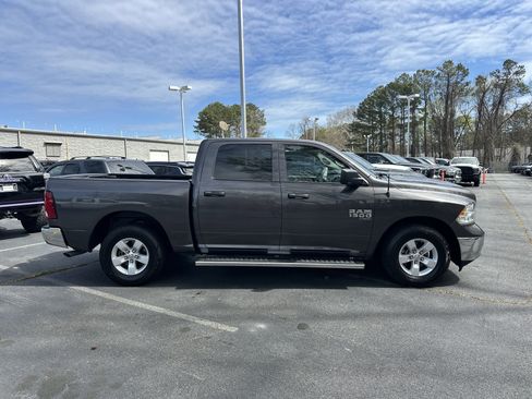 Used 2022 RAM 1500 Classic SLT image 10