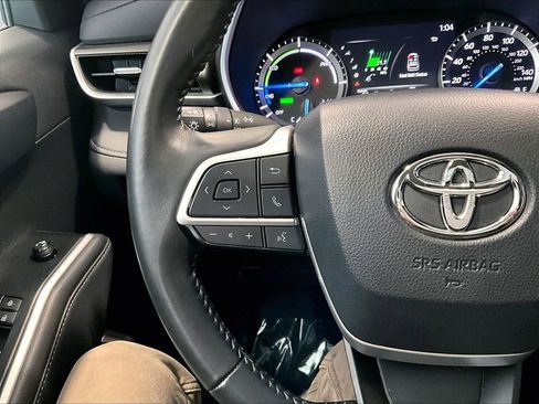 Used 2022 Toyota Highlander XLE image 18