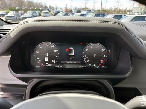 Used 2023 Land Rover Defender 130 X-Dynamic SE image 14