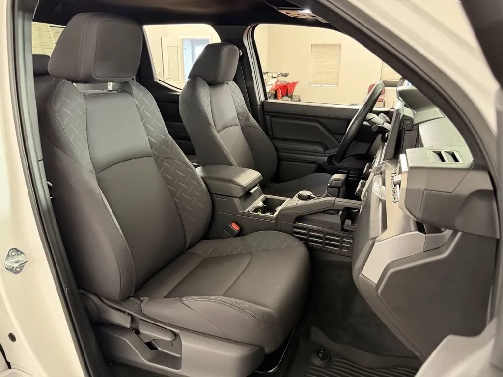Used 2025 Toyota Tacoma SR5 AWD/4WD image 34