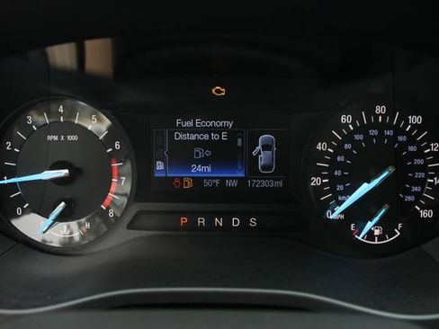 Used 2014 Ford Fusion SE FWD image 9