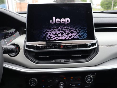 Used 2025 Jeep Compass Limited AWD/4WD image 10