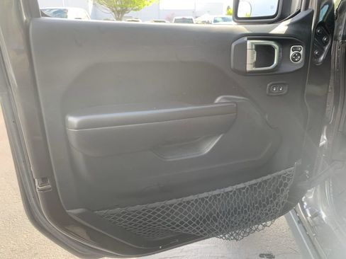 Used 2018 Jeep Wrangler Unlimited Sport S image 10