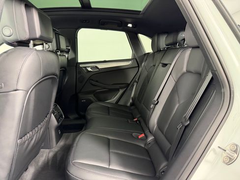 New 2026 Porsche Macan image 18