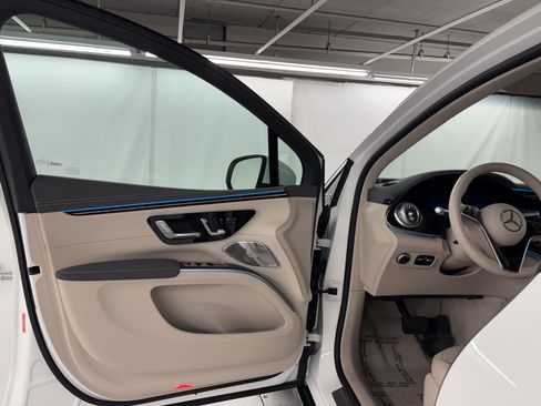 Certified 2023 Mercedes-Benz EQS 580 4MATIC SUV image 14