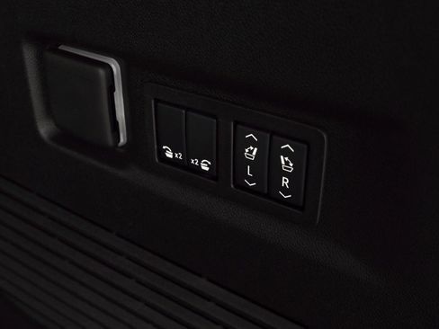 Used 2025 Chevrolet Suburban High Country image 30