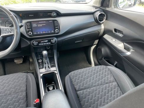 Used 2021 Nissan Kicks SV w/ Interior Electronics Package FWD image 8