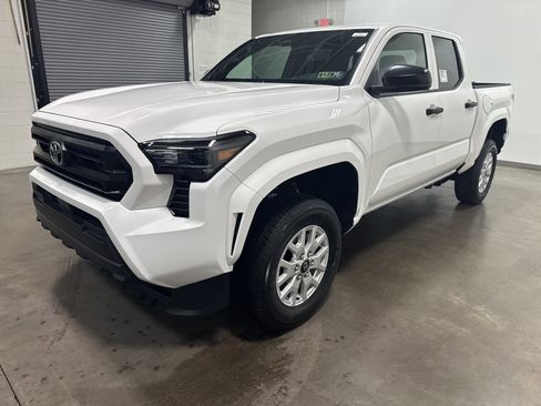 New 2025 Toyota Tacoma SR image 6