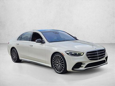 Used 2022 Mercedes-Benz S 580 4MATIC Sedan image 3