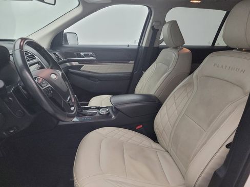 Used 2018 Ford Explorer Platinum image 17