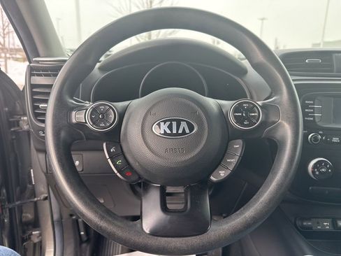 Used 2016 Kia Soul + image 12