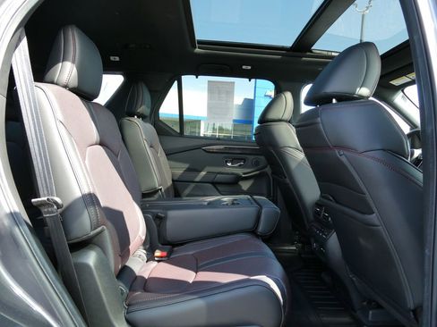 Used 2025 Honda Pilot Black Edition image 16