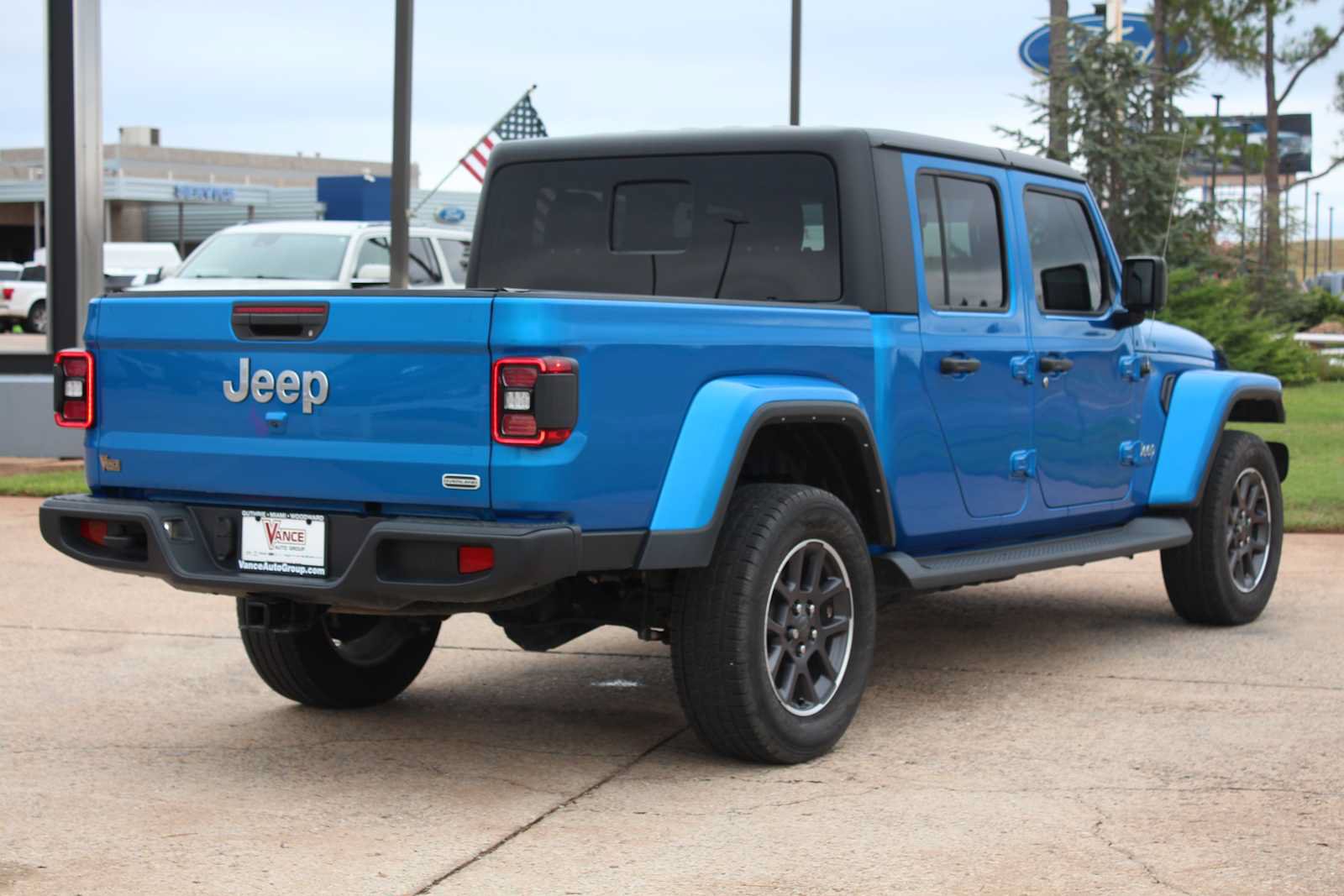 Used 2022 Jeep Gladiator Overland w/ Popular Equipment Package AWD/4WD image 12