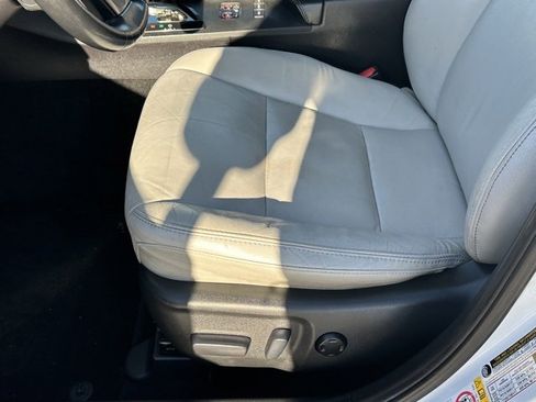 Used 2016 Toyota Avalon XLE image 24