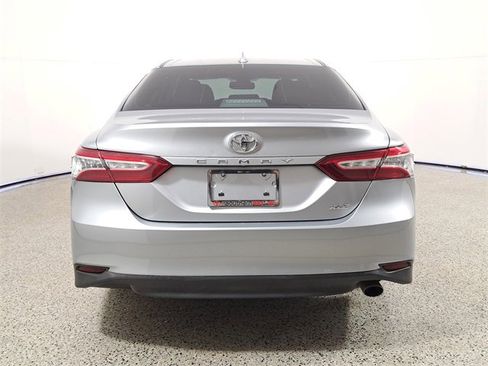 Used 2019 Toyota Camry XLE image 4