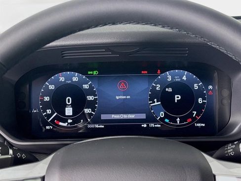 New 2025 Land Rover Discovery Dynamic SE image 13